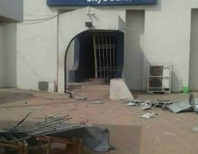  Photos: Dare devil armed robbers storm bank in Ondo, kill two police officers, passerby, cart away undisclosed amount of money