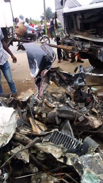 Graphic pics: Five killed including a couple and their daughter as truck collides with vehicle along Eket Oron Road