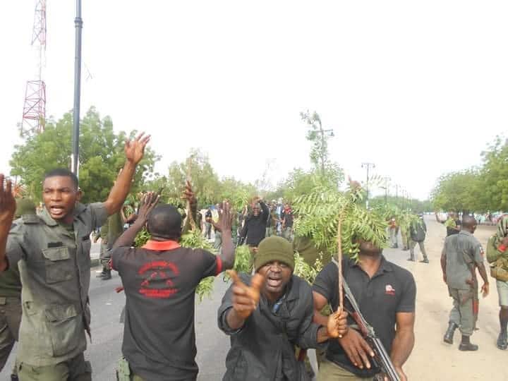 Photos of mobile policemen protesting over six months unpaid salary