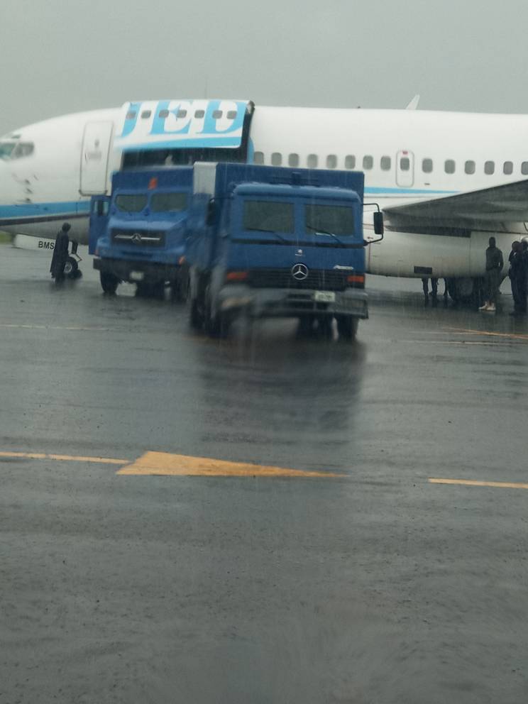 Lere Olayinka: Bullion vans coming to load cash at Akure airport for APC