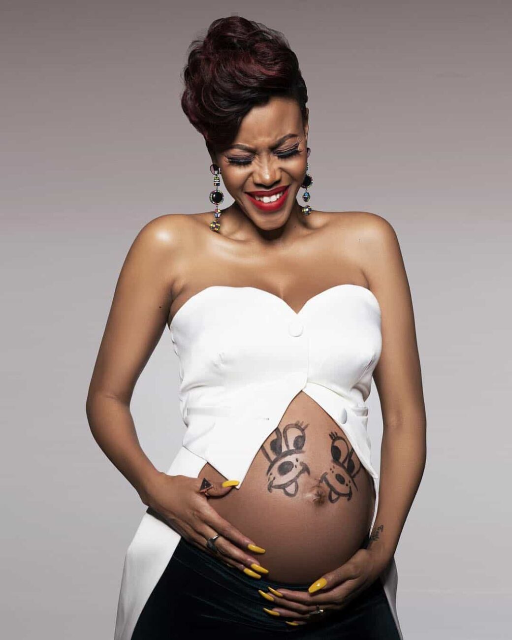 South African TV Host Luthando Shosha is expecting Twins
