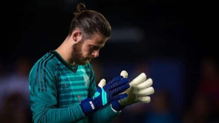 David De Gea signs new contract with Manchester United