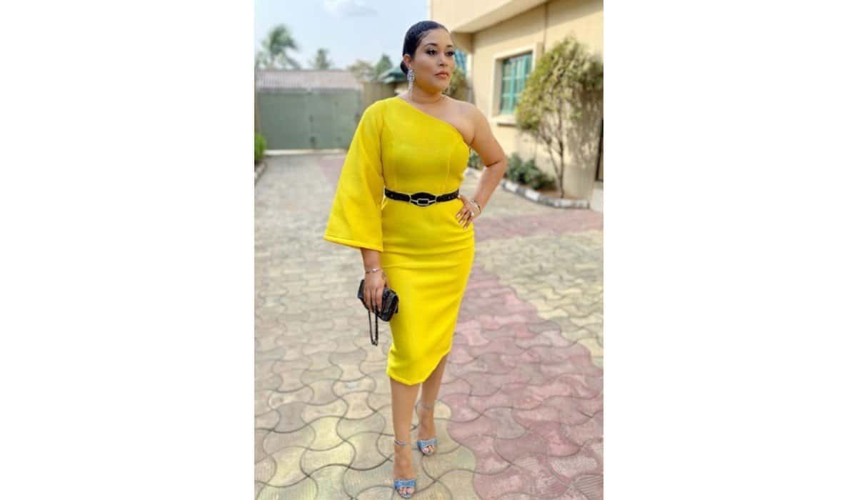 AdunniAde steps out in Yellow