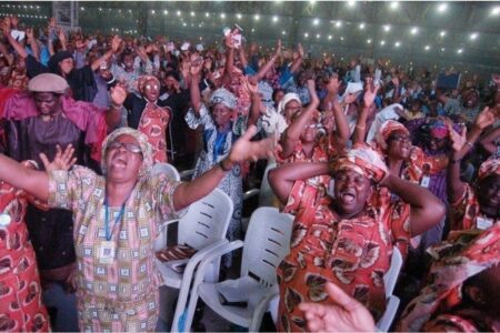Pastors Chris, Benny Hinn host world largest prayer event