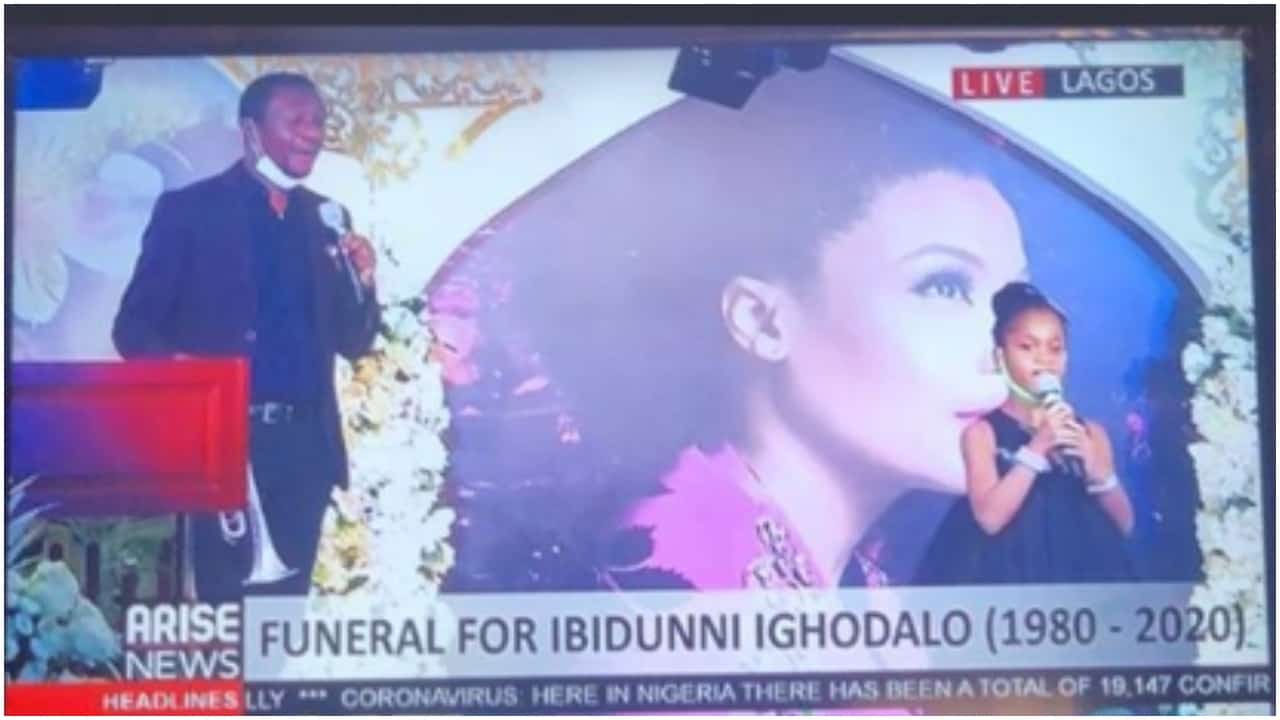 Nahtaniel Bassey performs with Ibidun Ighodalo's daughter at her funeral