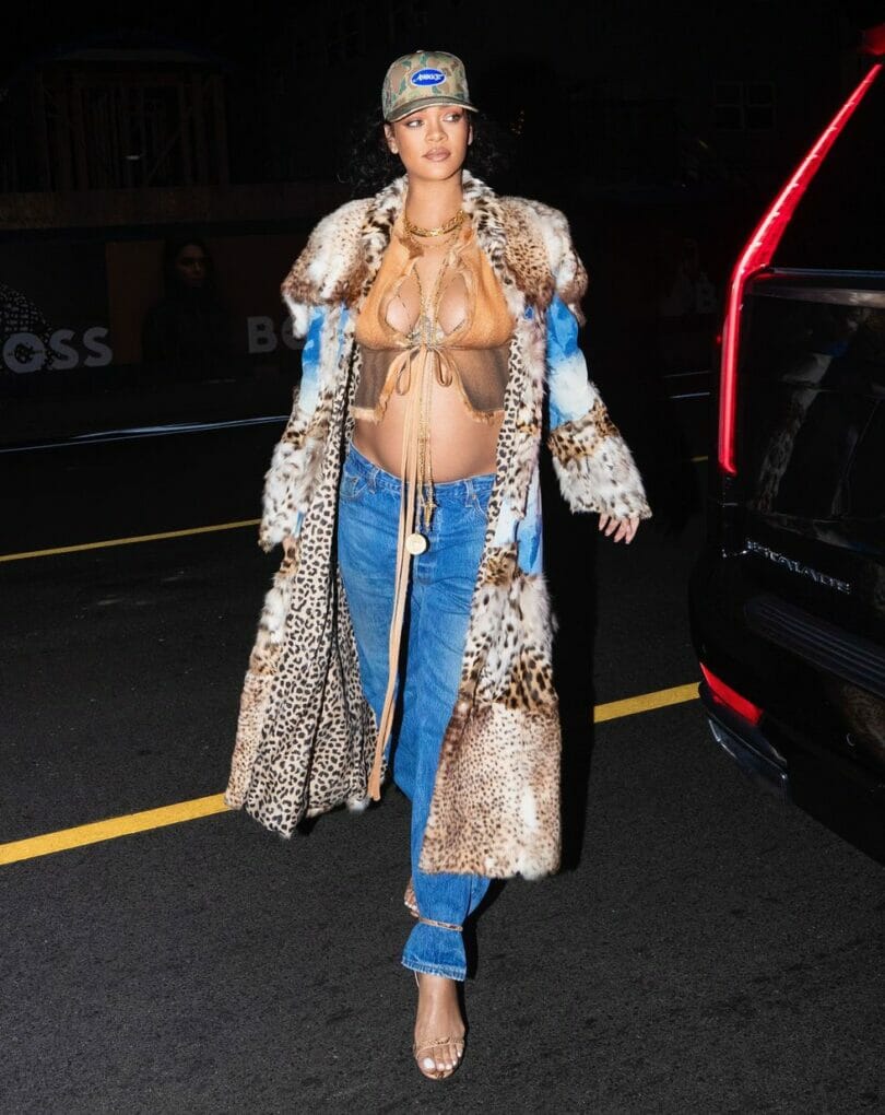 Rihanna: maternity style
