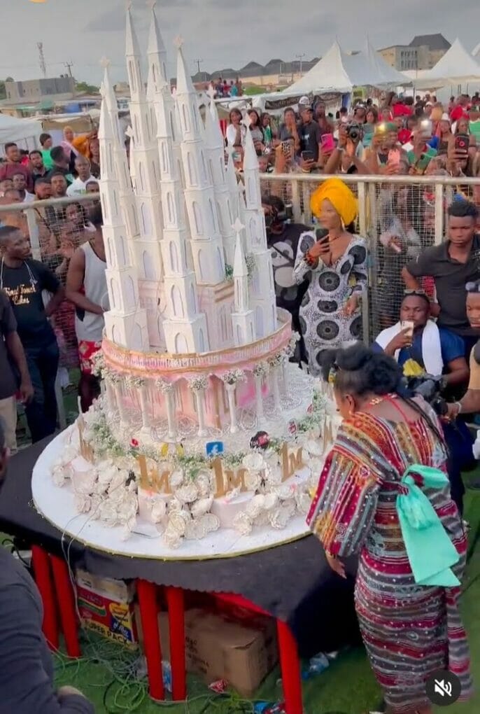 Papaya Ex's 5 million naira cake