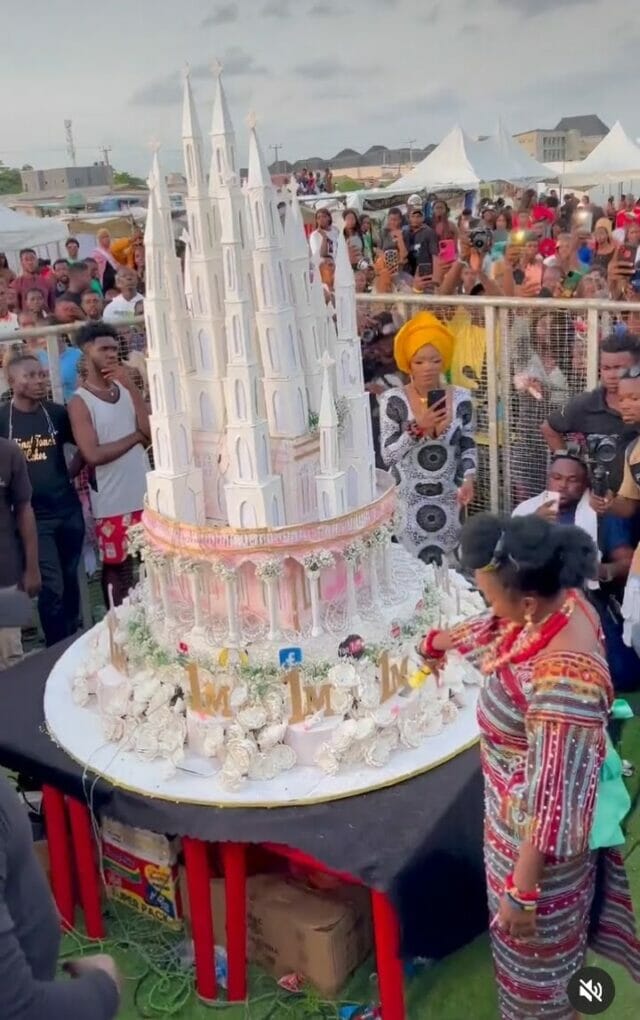 Papaya Ex's 5 million naira cake
