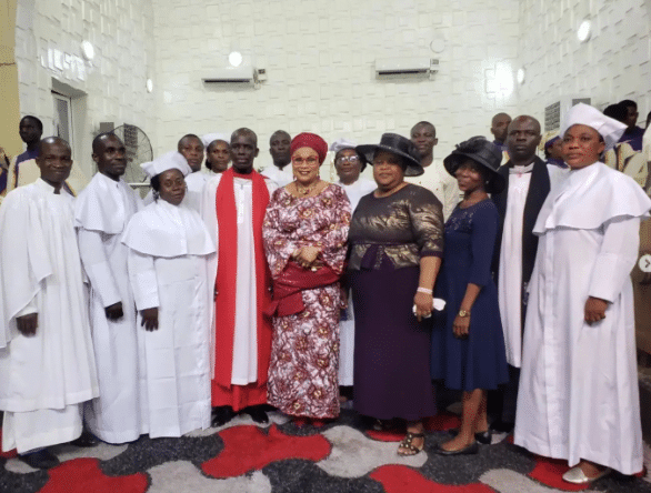 Sola Sobowale storms Anglican church for thanksgiving, special prayer (photos, video)