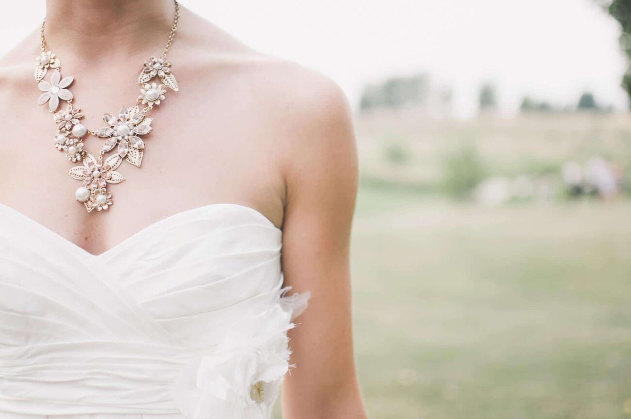 Choosing Your White Wedding Jewelry