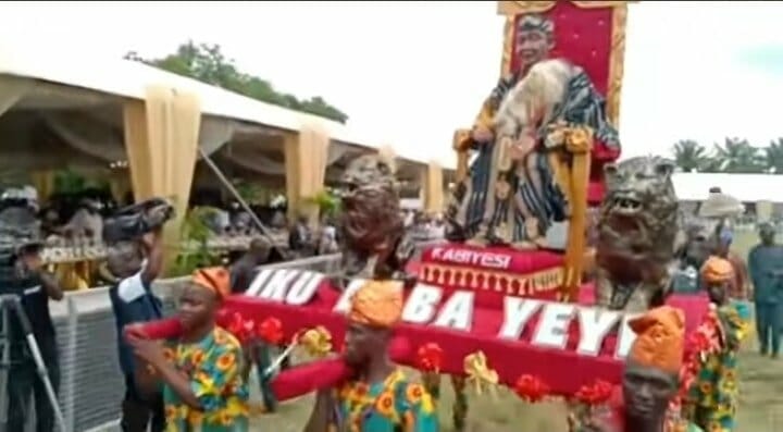 Late Alaafin of Oyos erected statue Kemi Filani blog » Naijabulletin