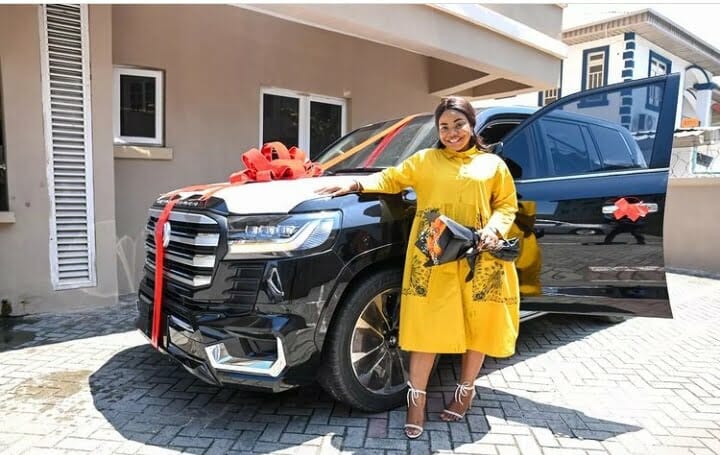 Pastor Blessed gifts Mercy Chinwo an SUV