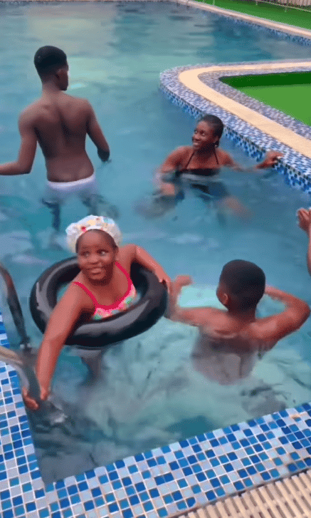 Jubilation as Damola Olatunji and Bukola Arugba reunite for a family vacation