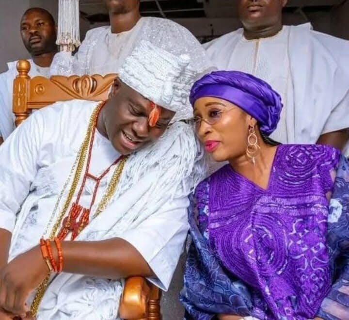 Ooni of Ife steps out with his fifth wife, Queen Aderonke (Photos) - Kemi Filani News