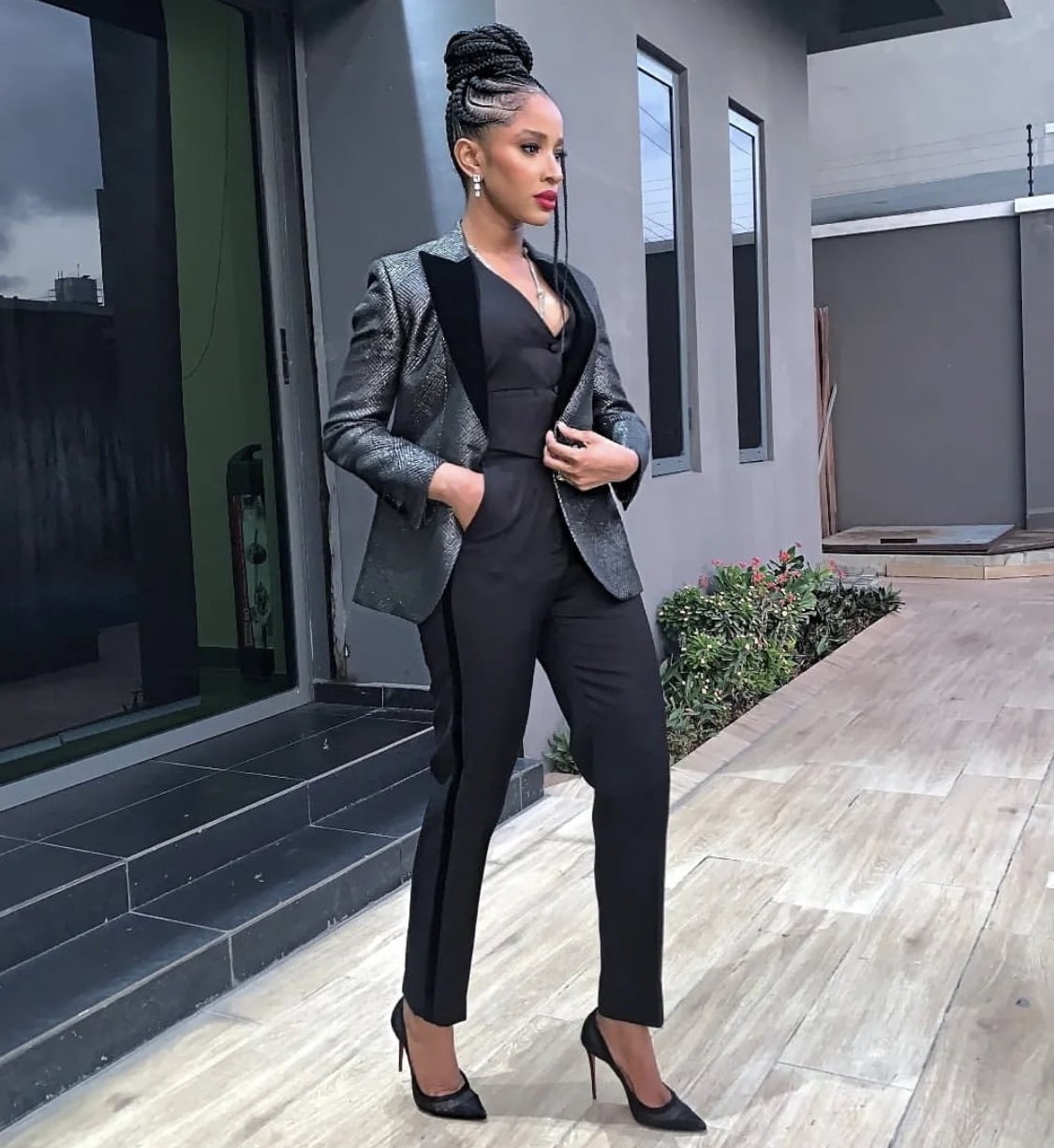 Adesua Etomi in a suit, paired with high heels.