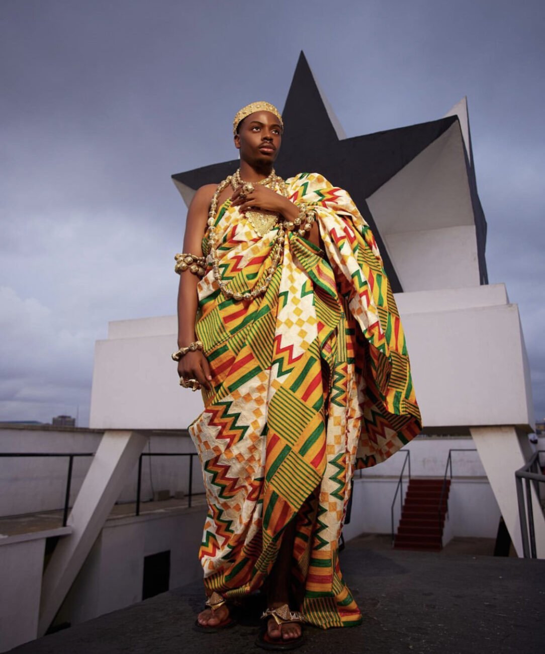 Enioluwa Adeoluwa in a Ghanaian ‘Kente’ outfit.