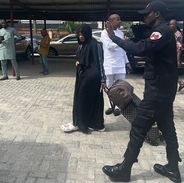 Bobrisky leaves the court with his luggage
